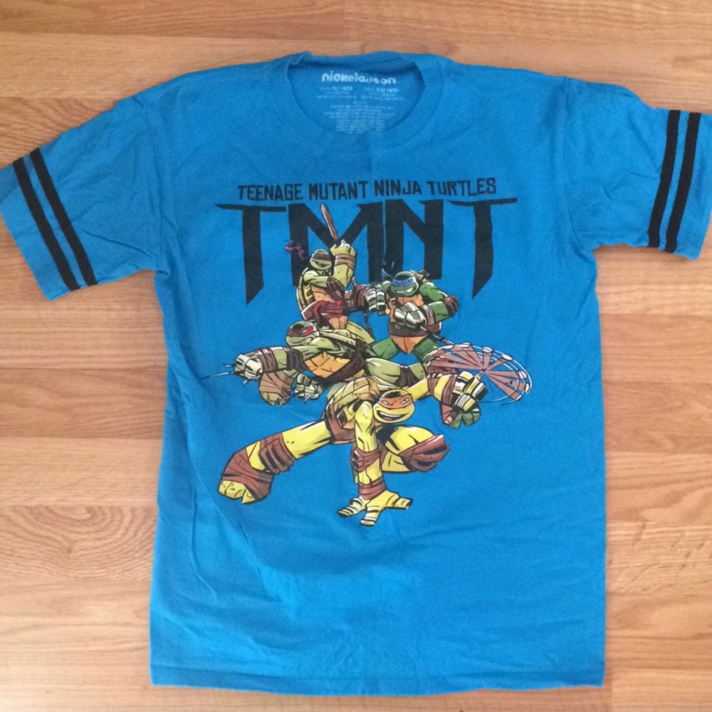 TMNT T-shirt .